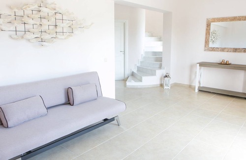 Maritsa House | Modern Villa with Pool
