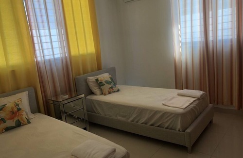 Punal House | Moderno Amueblado A/c wi/fi 7min