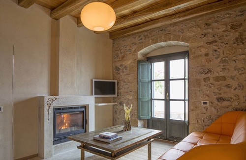 Monemvasia Hotel | Moni Emvasis Luxury Suites