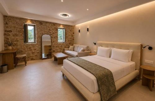 Karvelas Apartment | Monolithos Collection