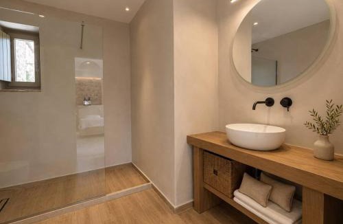 Karvelas Apartment | Monolithos Collection