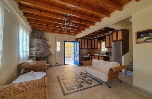 Gavrio House | Monolithos Villas