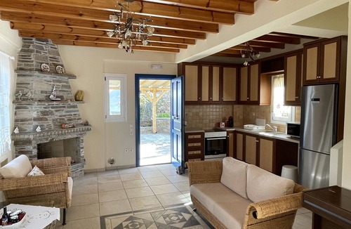 Gavrio House | Monolithos Villas