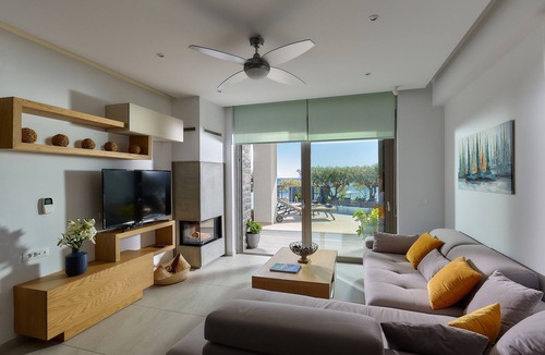 Koutsouras Villa | Moonlight seafront living with private infinity pool and whirlpool