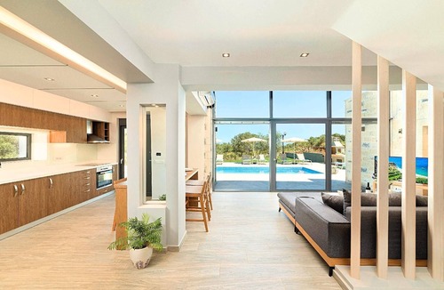 Mathes House | Moonlight Villa Heated Pool