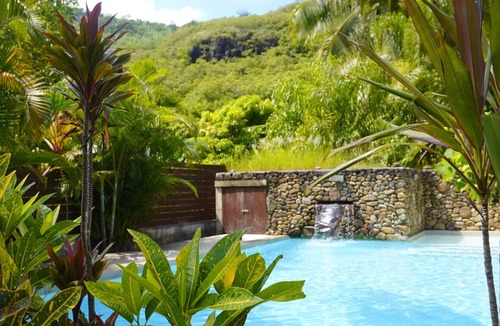 Pihaena House | MOOREA - Waterfall Pool Coconut 1