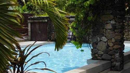 Pihaena House | MOOREA - Waterfall Pool Coconut House 1