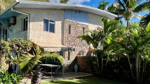 Pihaena House | MOOREA - Waterfall Pool Coconut House 1