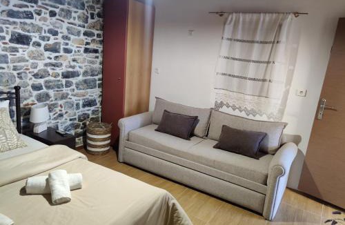 Kymi-Aliveri House | Mountain House