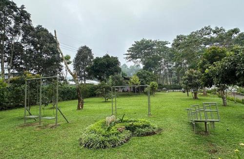 Cisarua Cabin | Mroom villa kaca