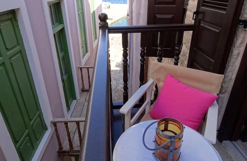 Halki House | Muse Neate. A few steps away from the port! A central located house !