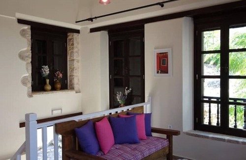 Halki House | Muse Neate. A few steps away from the port! A central located house !