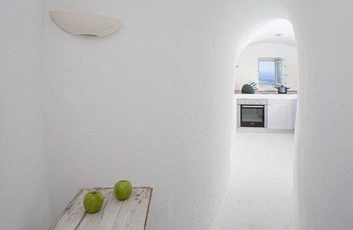 Imerovigli Villa | My Rental Homes - Villa Eros with terraces and an outdoor Jacuzzi plunge pool.
