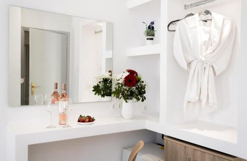 Little Venice Apartment | Myconian Little Venice Elite Suites with Sea View
