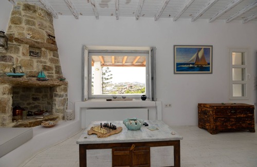 Ano Mera Villa | Mykonos 4 bedroom Cycladic home with free parking