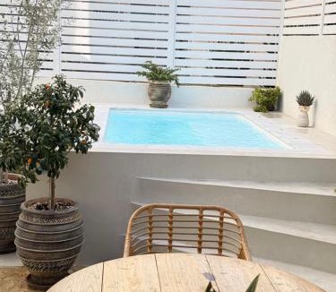 Mikrolimano Apartment | Myronos suite with jacuzzi