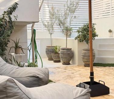Mikrolimano Apartment | Myronos suite with jacuzzi