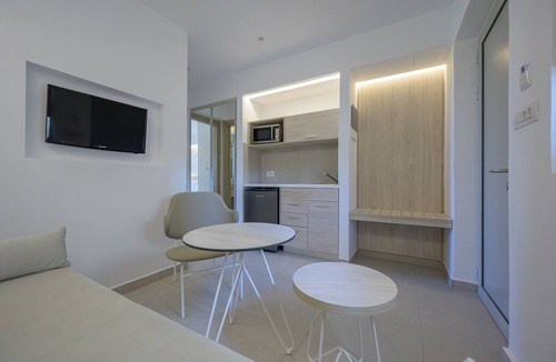 Tingaki Apartment | Mythos Suites Hotel