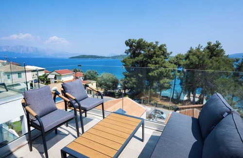 Perigiali Apartment | N&G Deluxe Maisonette