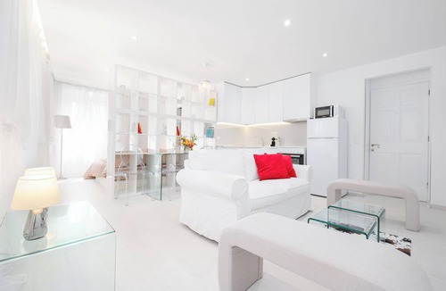 Old Town Apartment | Nadiona Suites Crystal ⁕Old Town Center⁕ Fast WiFi