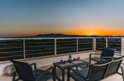 Plaka Apartment | Naxos Cube Villa Panoramic Views Maisonette with Sea View 2 min walk to Plaka Beach