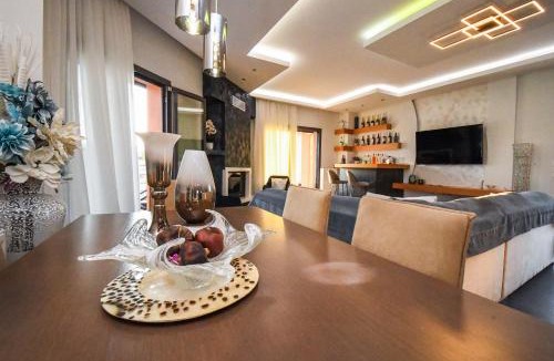 Kalpaki House | Nektarios & Eftychia Suites - Two Independent Apartments with Shared Pool & BBQ