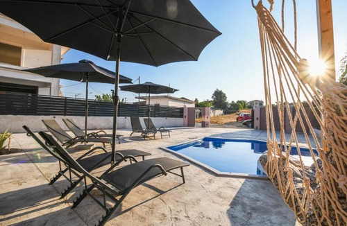 Kalpaki House | Nektarios & Eftychia Suites - Two Independent Apartments with Shared Pool & BBQ
