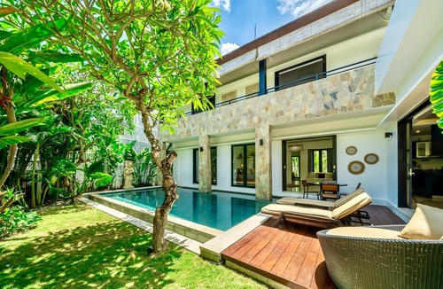 Batu Bolong House | Nelayan Garden Villa Exquisite 3 bedroom Canggu 500 meter from beach