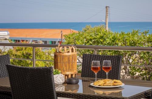 Minothiana Apartment | NeSo - Peter's Flat steps to Beach with Great Views