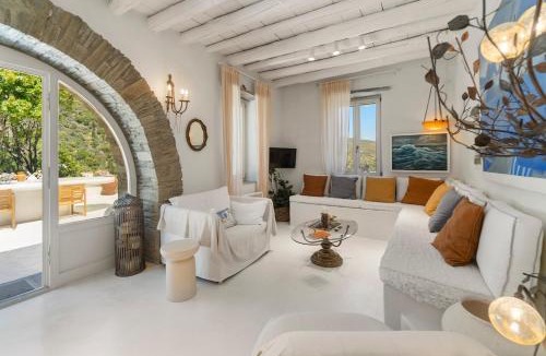 Apikia House | Nest Gateway - Panoramic Mountain Views
