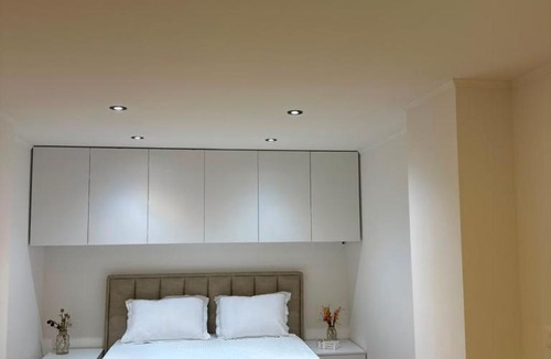 Shkembi i Kavajes Apartment | Nevi's Room 3