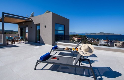 Kato Galatas Villa | New Lux villa★Sauna & Jacuzzi★2 Private Heated Pool★ 24sleeps★Walk to everything