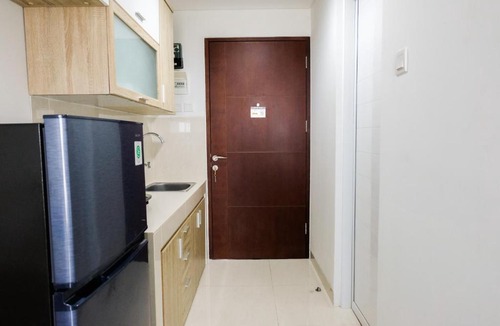 Pinang Apartment | New Studio Apartment at Springwood Residence By Travelio