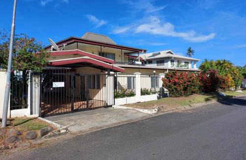 Wailoloa Bed & Breakfast | Newtown Beach Bed and Bath