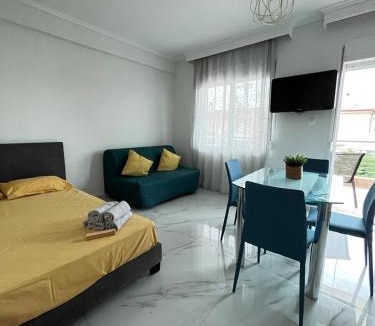 Nea Moudania Apartment | Niki studios