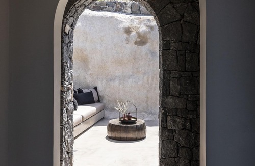 Kamari Hotel | Nimbus Santorini