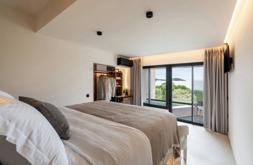 Skiathos Town Hotel | Nimfi Suites