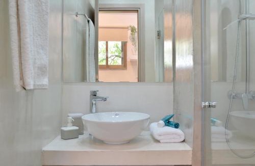 Mpatsi Apartment | Niriis Family Studios Eukrate & Thoe Batsi