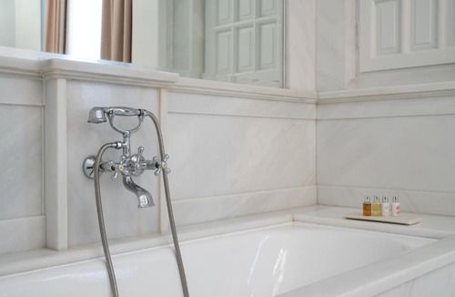 Anafiotika Hotel | Noble Suites