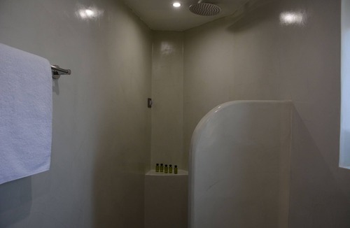 Monolithos Hotel | Noir Santorini