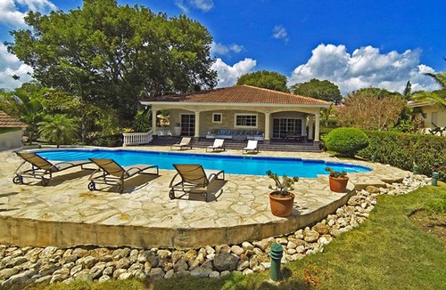 Urbanizacion Tavarez Villa | Not just the beaches: residence with basketball/tennis court, football field!