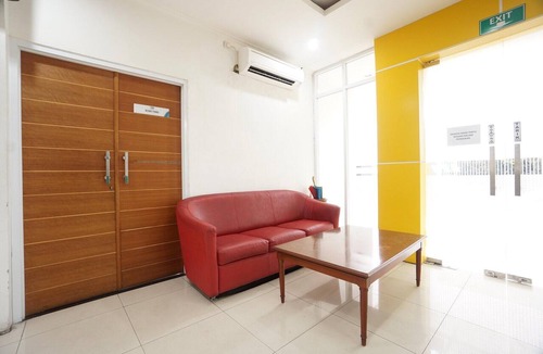 Gresik House | Oak Damar Deluxe Comfort Room