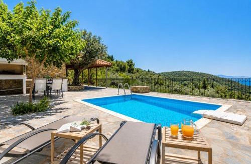 Skopelos Villa | Oak Tree Cottage