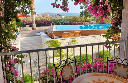 Plepi House | Oasis by the sea! Only 400m to the private beach!