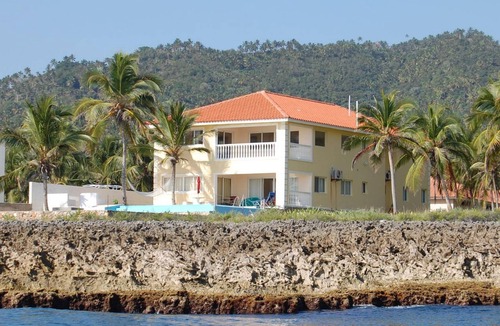 Samana House | Ocean front Villa with swimming pool on the beach for family vacation.