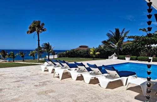 Playa Chiquita Villa | Ocean Manor: A private slice of Heaven