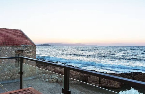 Halepa House | Ocean Wave's seafront villa