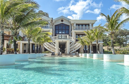 Cabrera Villa | Oceanfront Private 10 Bedroom Villa perfect Wedding/family/friends reunions,