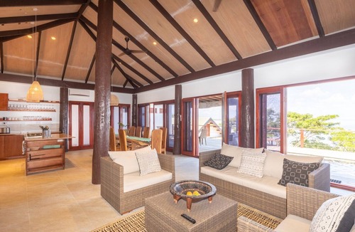 Malolo Island House | Oceanfront Villa. Exclusive Island villa overlooking Namotu and Tavarua Islands