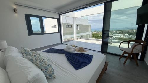 La Iglesia Villa | Oceanview Villa - Starlink - Pool